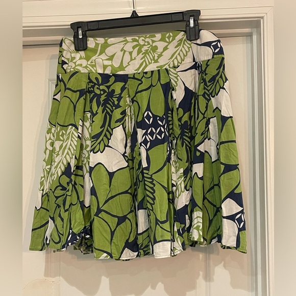 ⭐️New York & Company Green and Blue Floral Skater Skirt - Picture 2 of 3